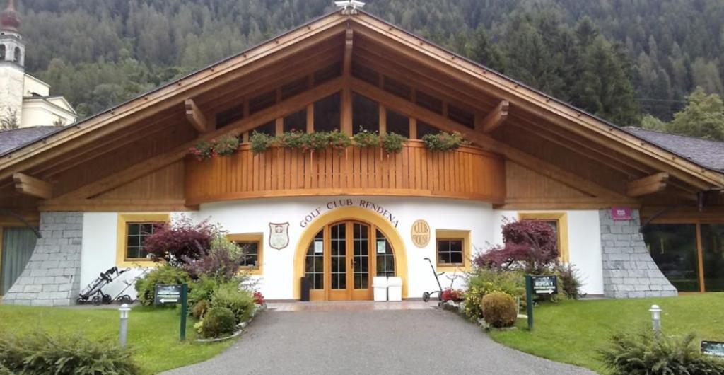 Hotel Europeo Alpine Charme & Wellness Пинцоло Экстерьер фото
