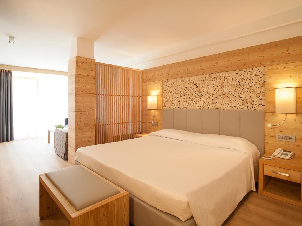 Hotel Europeo Alpine Charme & Wellness Пинцоло Номер фото