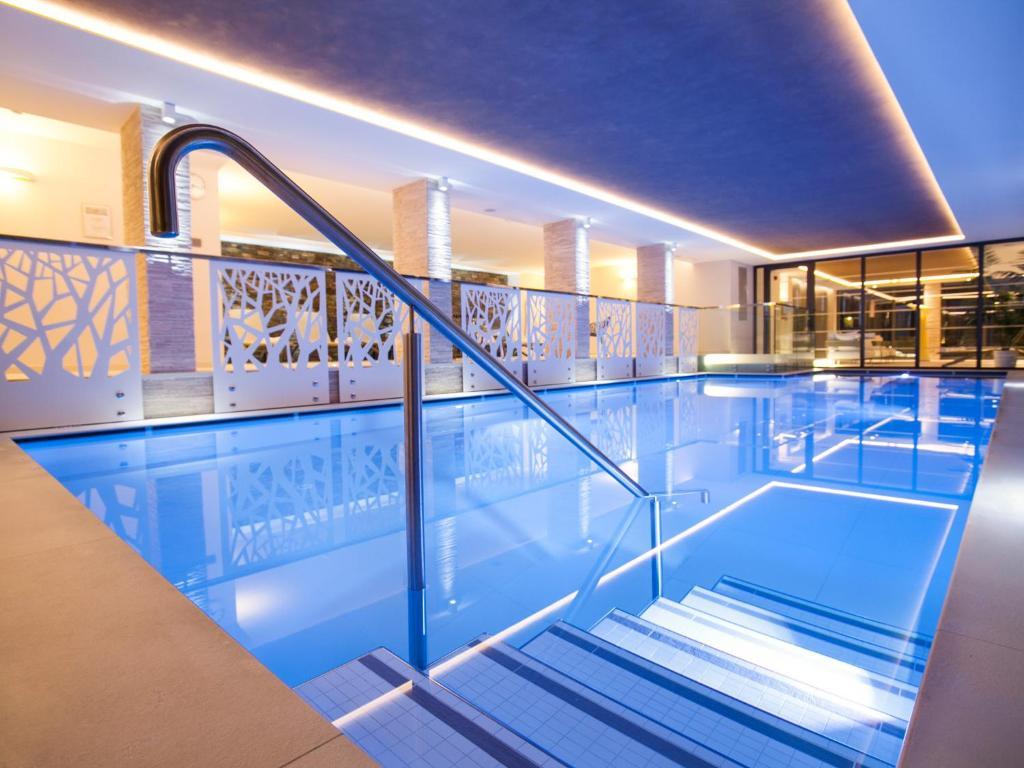 Hotel Europeo Alpine Charme & Wellness Пинцоло Экстерьер фото