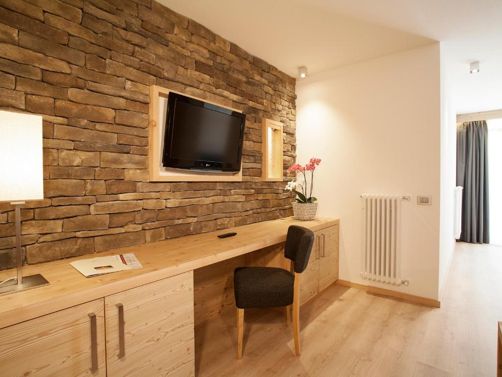 Hotel Europeo Alpine Charme & Wellness Пинцоло Экстерьер фото