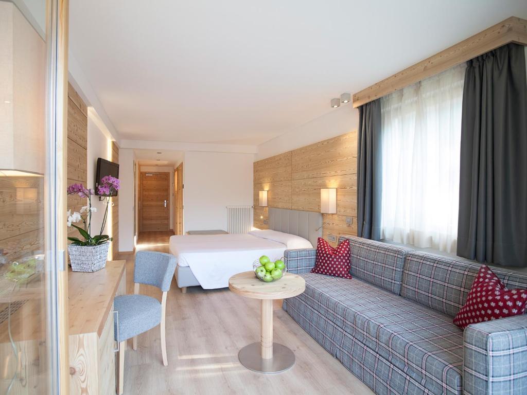 Hotel Europeo Alpine Charme & Wellness Пинцоло Экстерьер фото