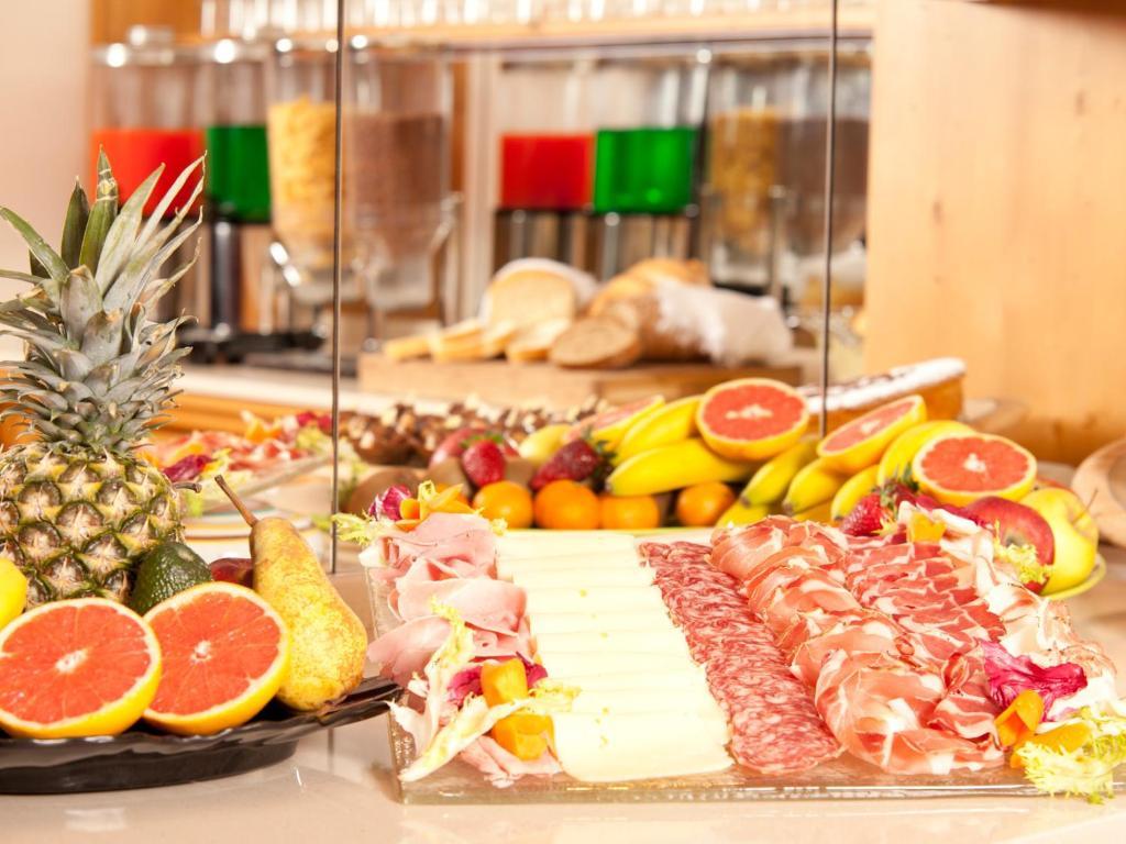 Hotel Europeo Alpine Charme & Wellness Пинцоло Экстерьер фото