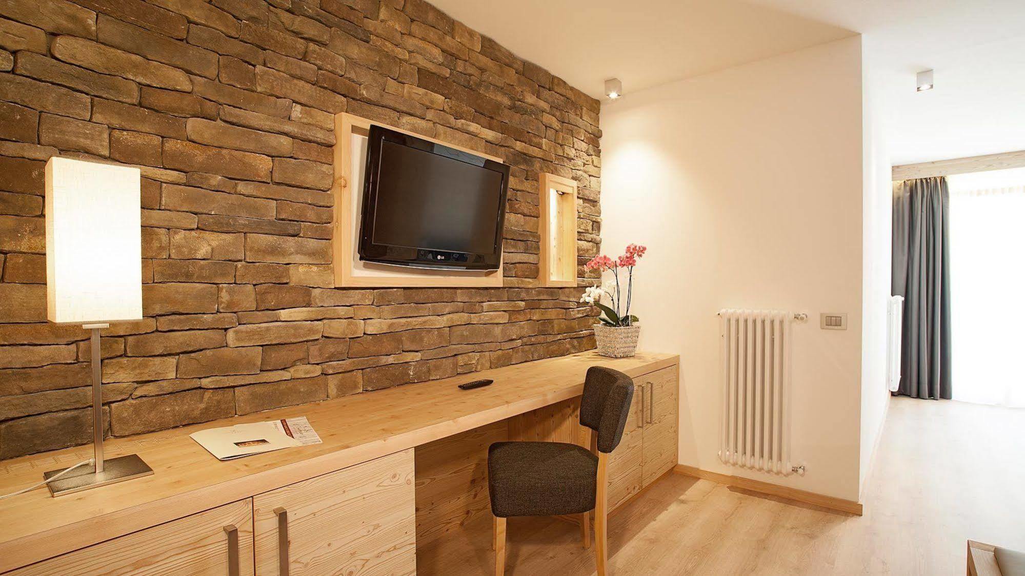 Hotel Europeo Alpine Charme & Wellness Пинцоло Экстерьер фото