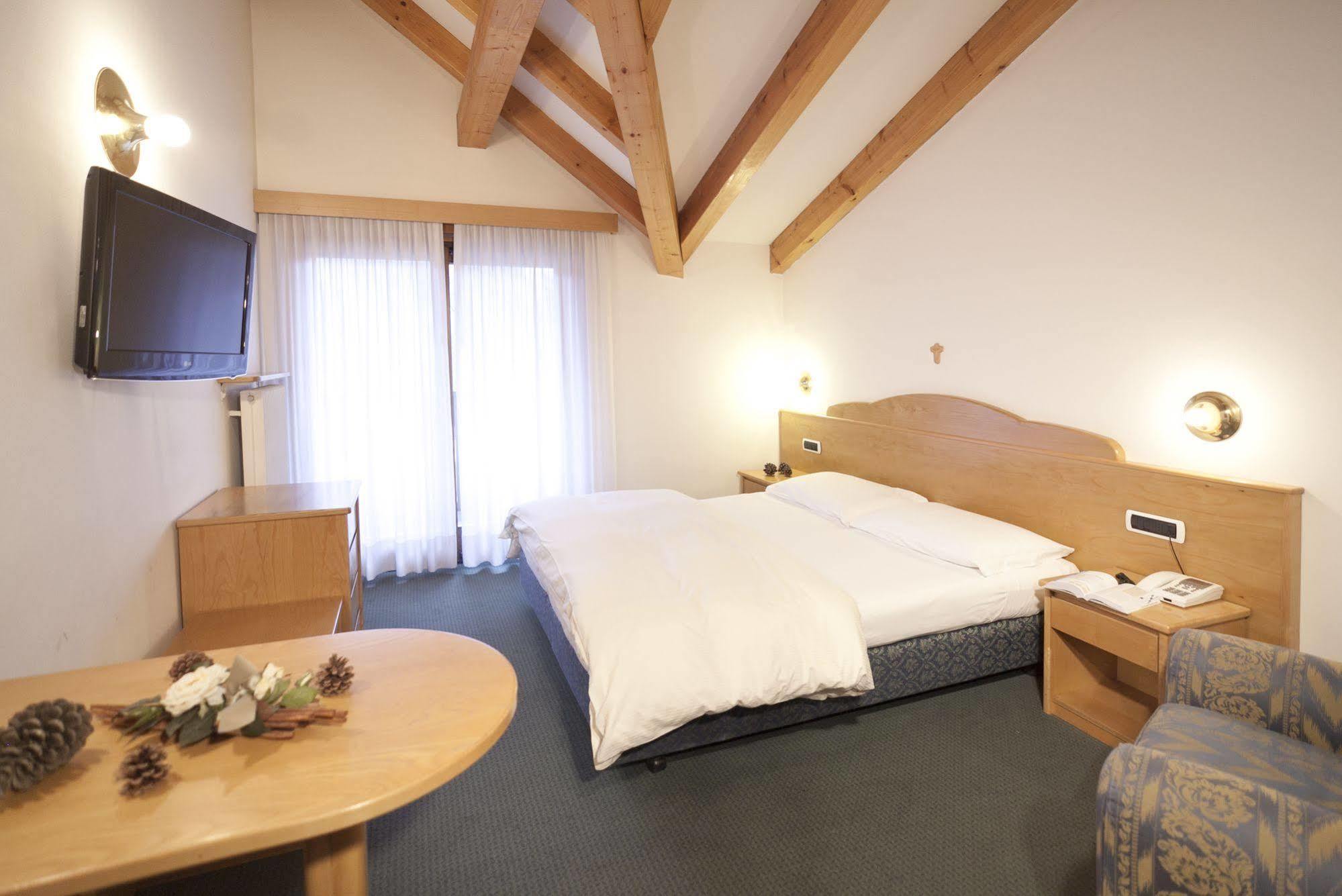 Hotel Europeo Alpine Charme & Wellness Пинцоло Экстерьер фото